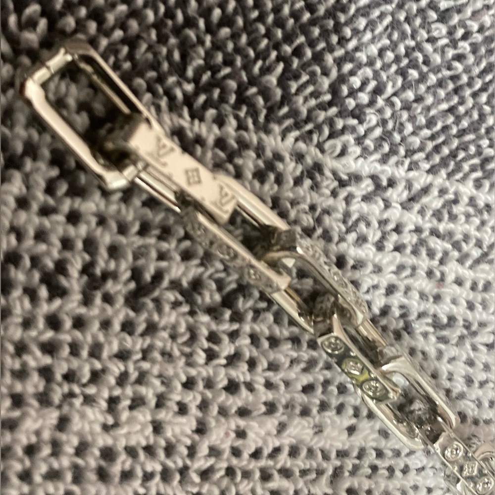 Lv monogram chain